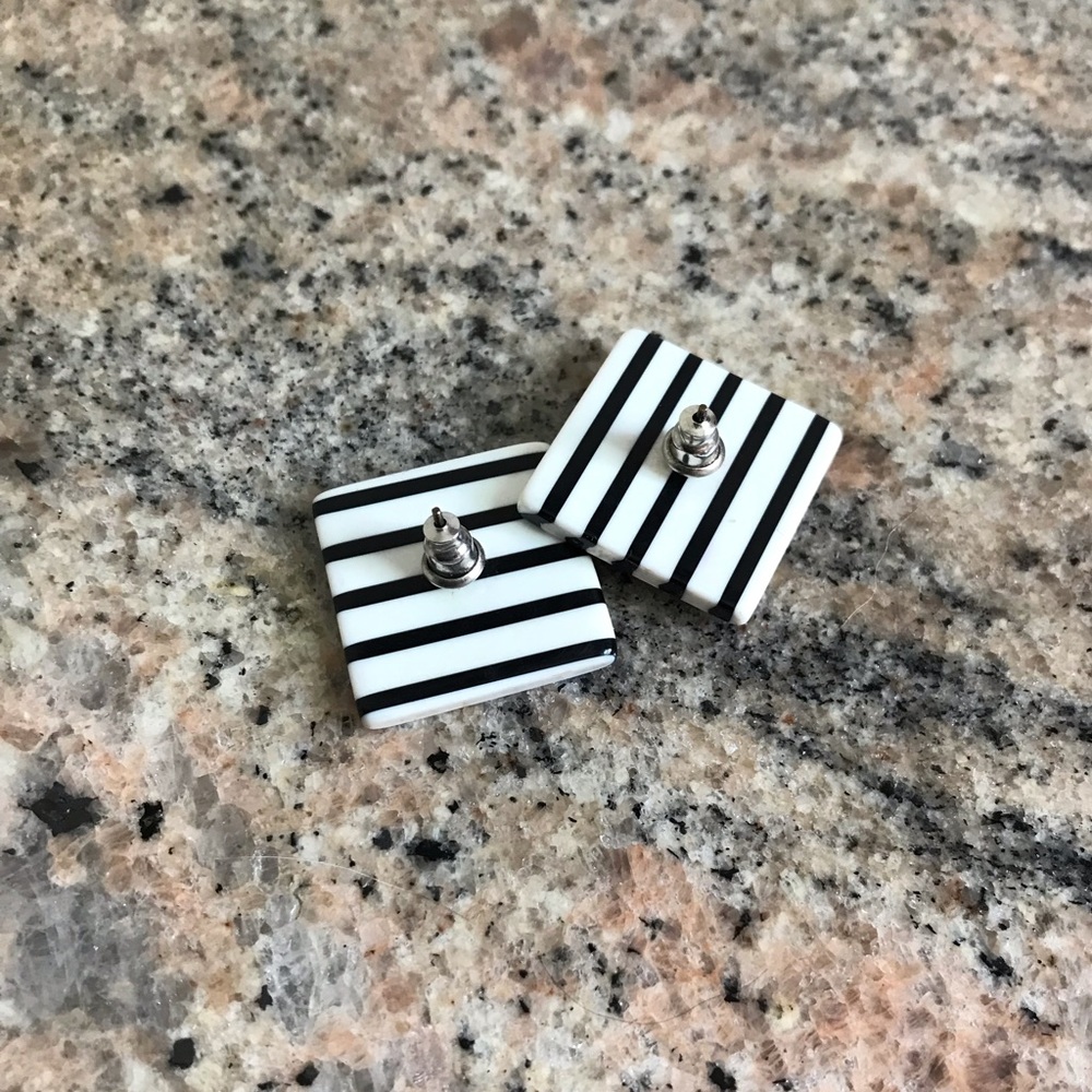 Vintage Black and White Striped Earrings - Picture 4 of 4
